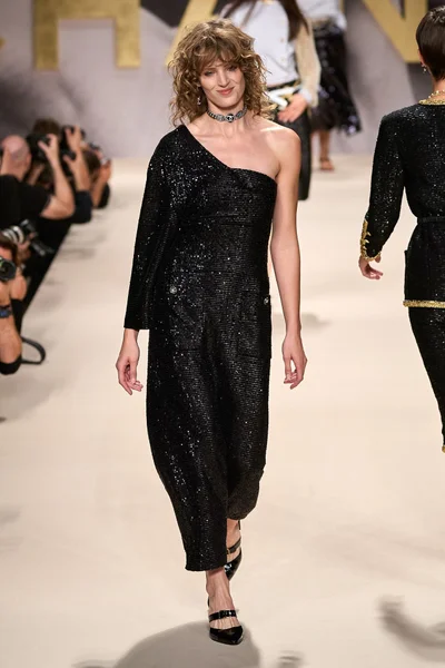 Look 19